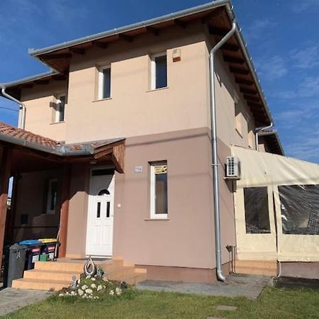 Апартаменти Airport Road/Repter Koezeli Haz Privat Parkoloval Будапешт Екстер'єр фото